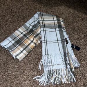 Hollister Checkered Fringe Throw in Gray and Cream